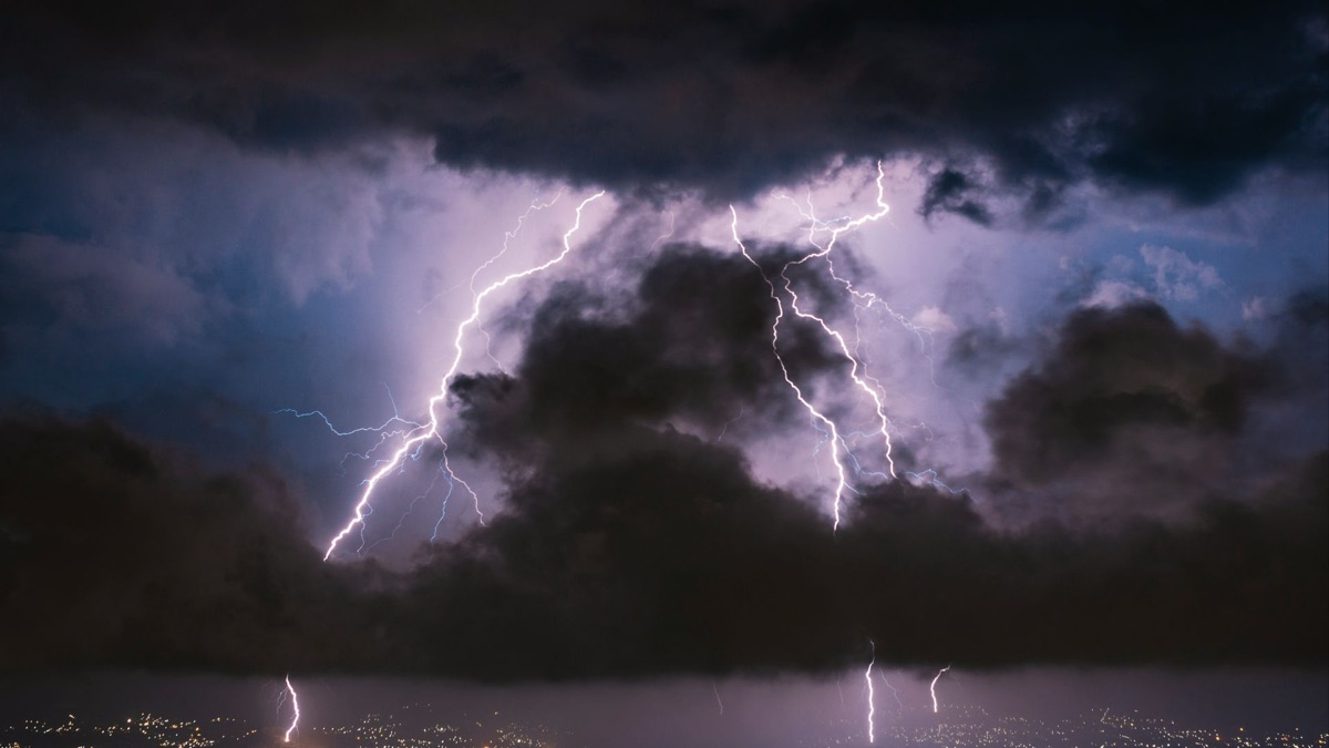5 Warning Signs Mother Nature Is About To Strike